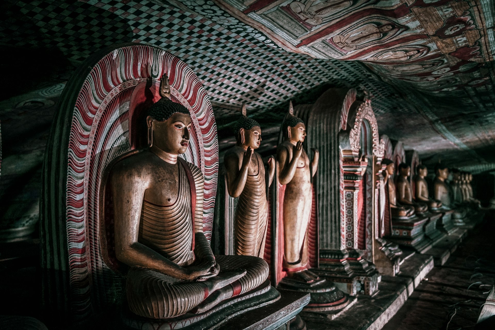 Olalalanka les incontournables au Sri Lanka statue temple